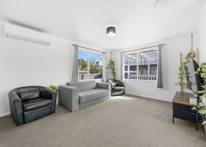  at 2/212 Waitemata Drive, Ranui, Waitakere City, Auckland