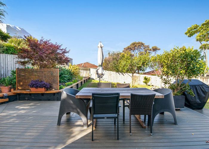  at 17 Leiden Place, Totara Vale, Auckland