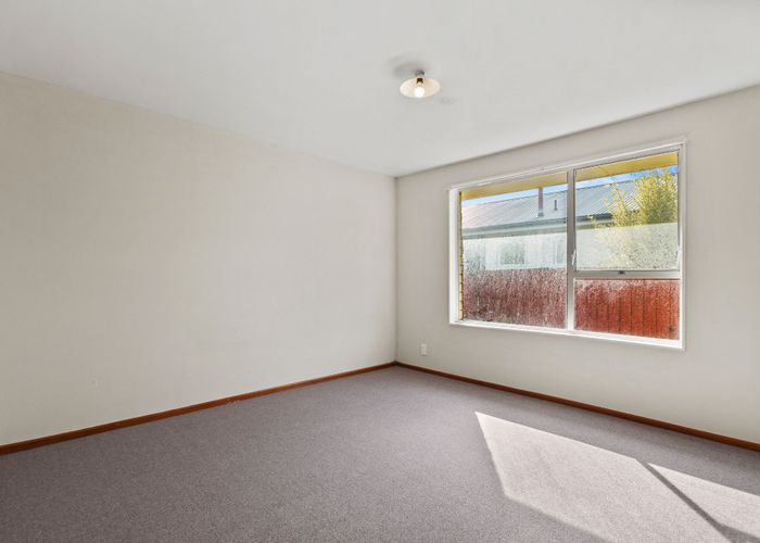  at 2/68 Kawau Crescent, Bromley, Christchurch City, Canterbury