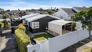  at 21 Blackett Crescent, Meadowbank, Auckland