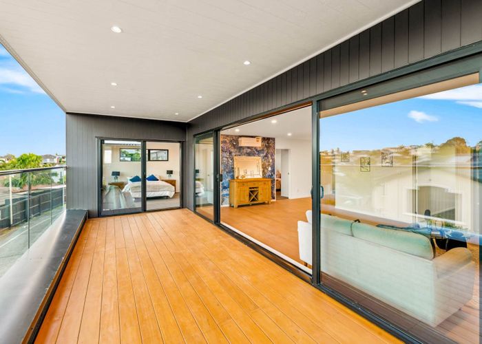  at 2/90 Picasso Drive, West Harbour, Waitakere City, Auckland
