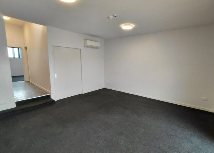  at 2/82 Riccarton Road, Riccarton, Christchurch City, Canterbury