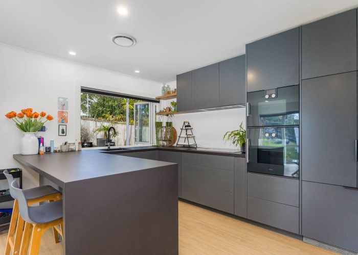  at 1/32 Forrest Hill Road, Forrest Hill, North Shore City, Auckland