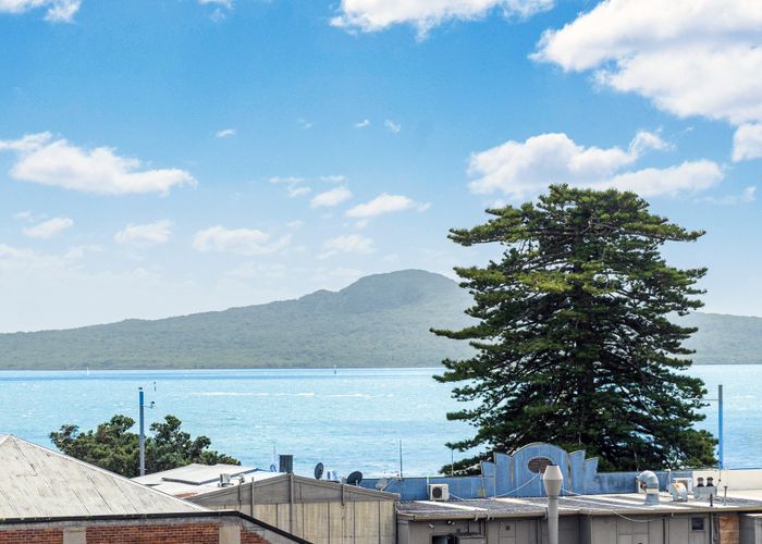  at 2 Ronaki Road, Mission Bay, Auckland