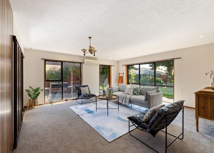  at 10 Lodge Place, Ilam, Christchurch City, Canterbury