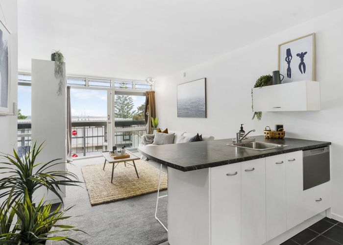  at 18/49 Esplanade Road, Mount Eden, Auckland