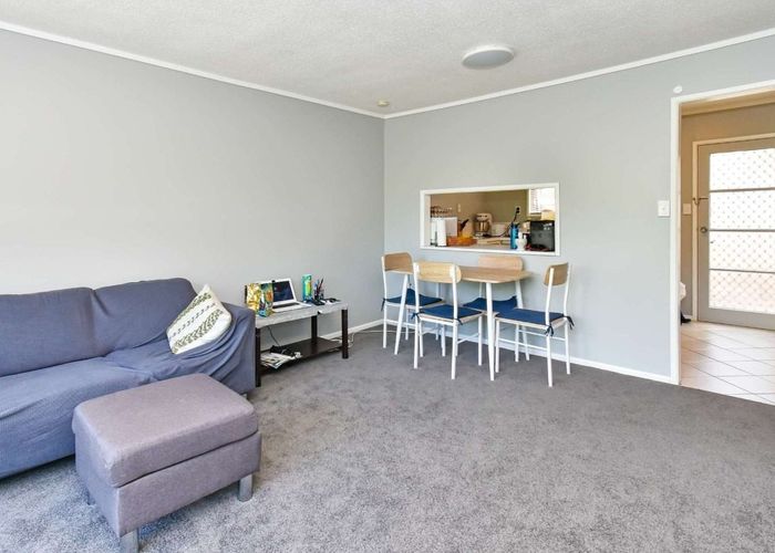  at 2/49A Landon Avenue, Mangere East, Manukau City, Auckland