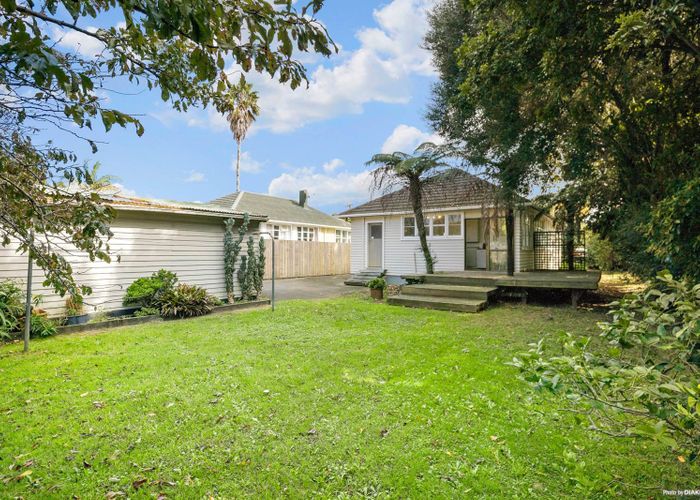  at 34 Ropata Avenue, Point England, Auckland