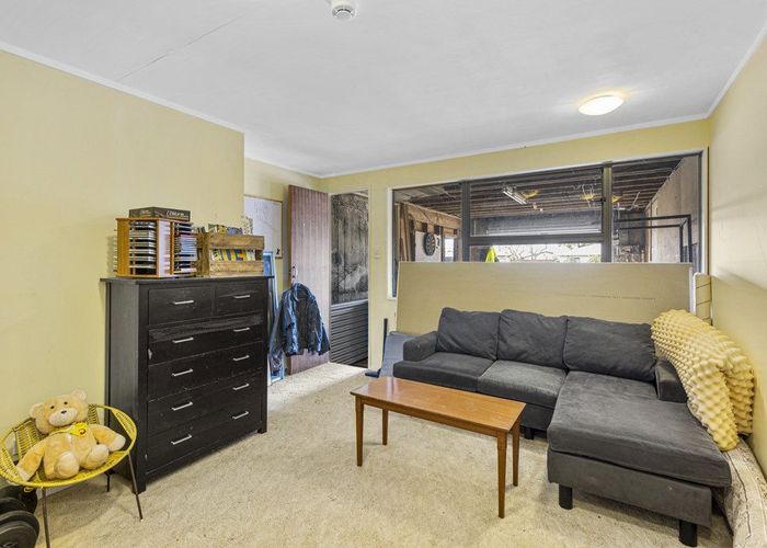  at 8 Elm Grove, Westown, New Plymouth