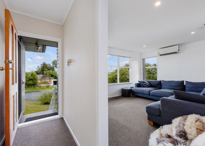  at 9 Grimshaw Place, Henderson, Waitakere City, Auckland