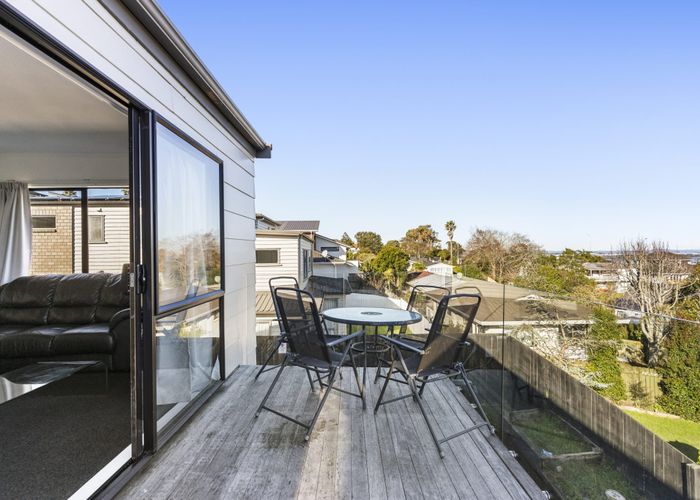  at 2/27 Florence Daly Place, Mount Roskill, Auckland