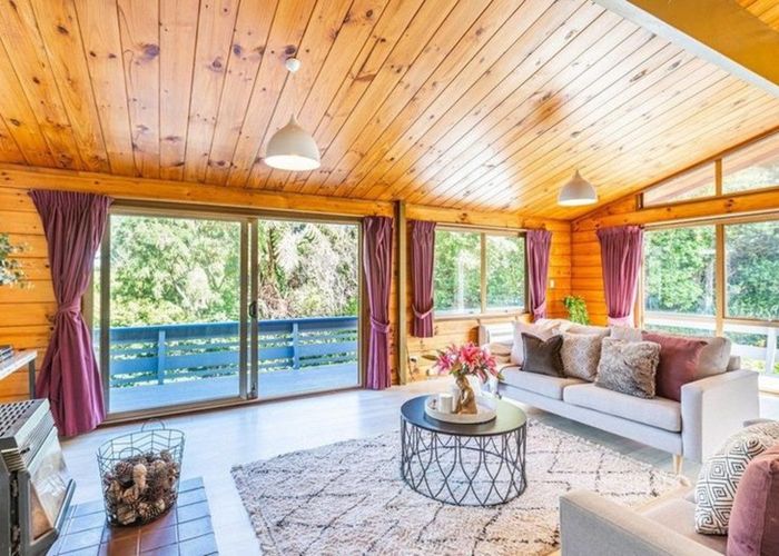  at 7 Miromiro Road, Normandale, Lower Hutt, Wellington