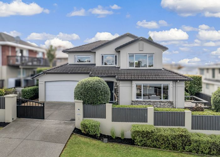  at 2 Oakpark Place, West Harbour, Auckland