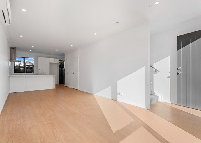  at 7 Isabella Lane, Henderson, Auckland