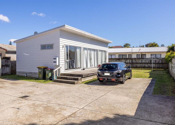  at 4 Mount View Road, Melville, Hamilton