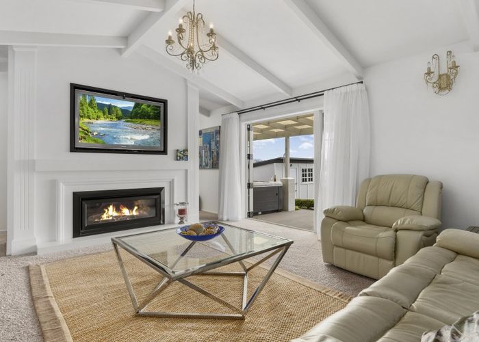 at 21 Broadwater Close, Pyes Pa, Tauranga