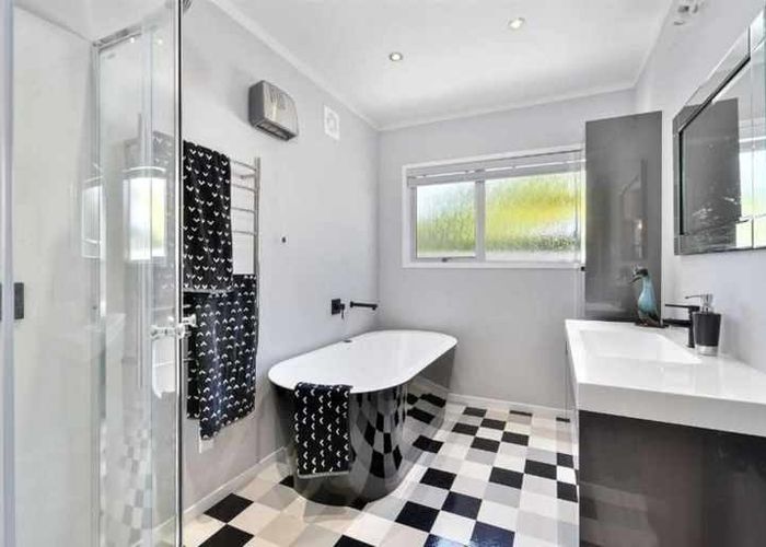  at 9 Christensen Place, Forrest Hill, North Shore City, Auckland