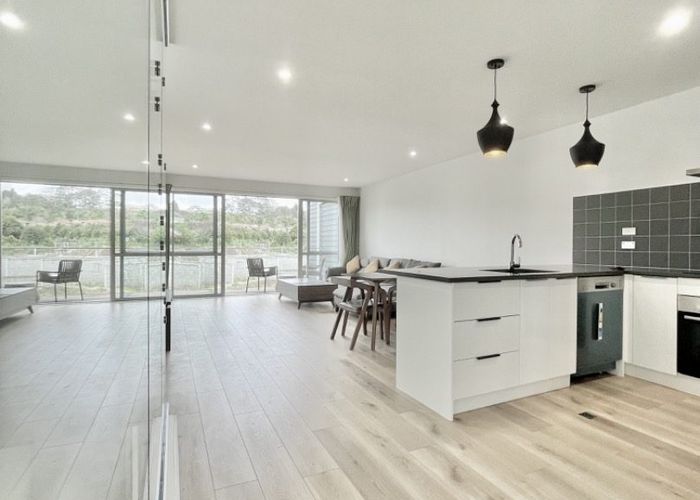  at 10/10 Vinifera Place, Fairview Heights, North Shore City, Auckland