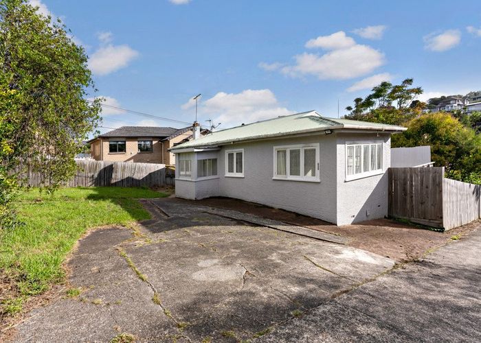  at 692 Beach Road, Browns Bay, North Shore City, Auckland