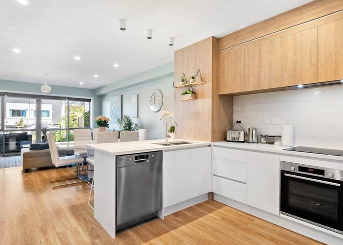  at 4 Rengarenga Rise, Fairview Heights, Auckland
