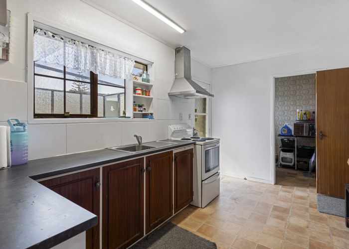  at 3 Rathgar Road, Henderson, Auckland