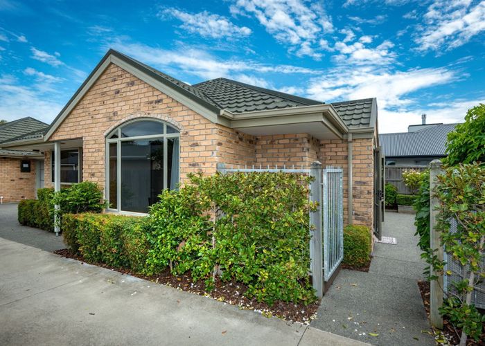  at 2/252 Mairehau Road, Burwood, Christchurch