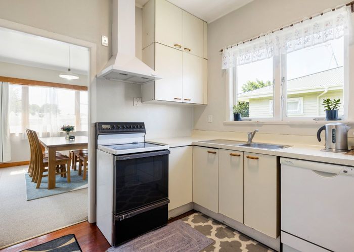  at 33 Fox Street, Hamilton East, Hamilton