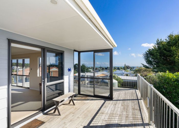  at 15 Aranui Avenue, Waitarere Beach, Levin