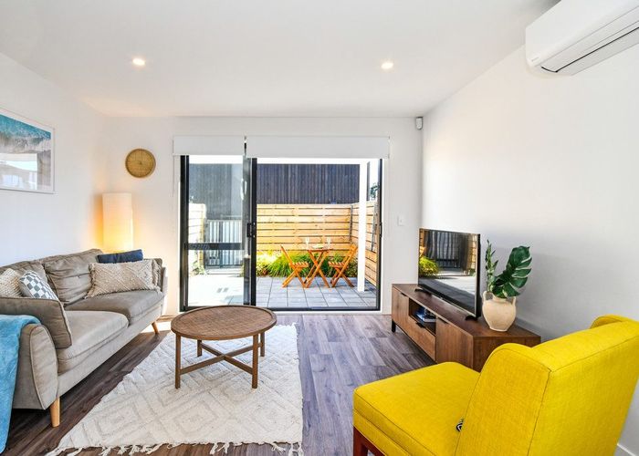  at 2 Whanui Place, Mangere Bridge, Auckland