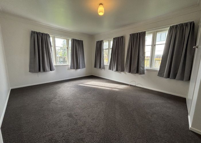  at 6 Tennessee Avenue, Mangere East, Manukau City, Auckland