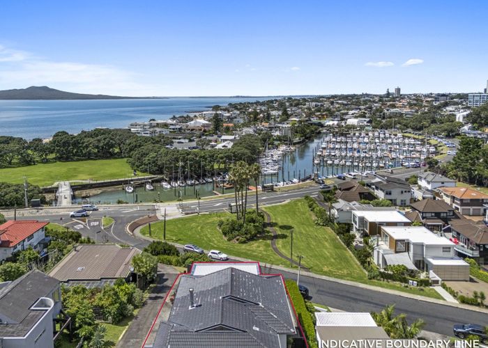  at 7 Commodore Parry Road, Castor Bay, North Shore City, Auckland