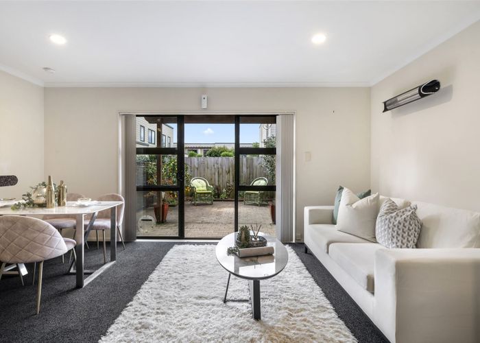  at 4/15 Harbour View Road, Te Atatu Peninsula, Auckland