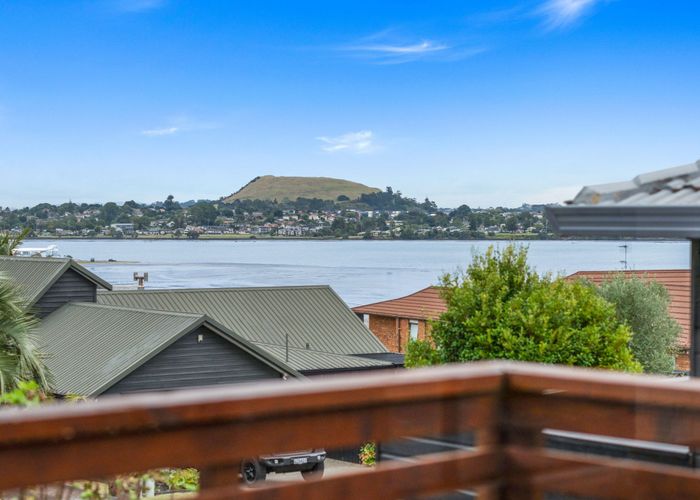  at 19 Venus Place, Half Moon Bay, Auckland