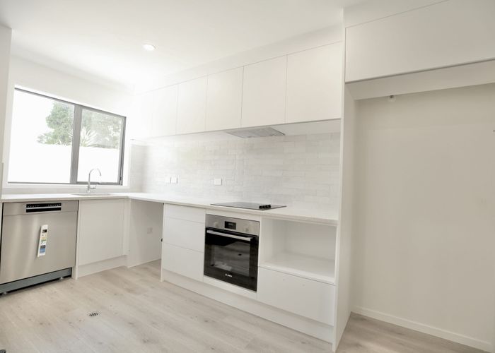  at 2/6 Buisson Glade, West Harbour, Waitakere City, Auckland