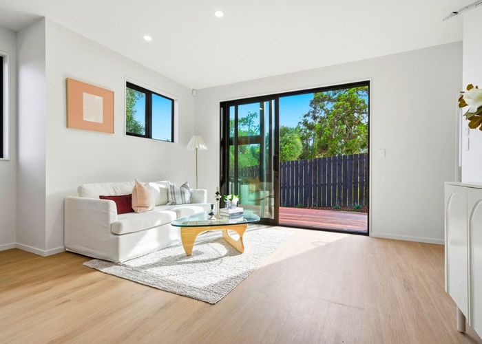  at Lot 1/584 Beach Road, Rothesay Bay, North Shore City, Auckland