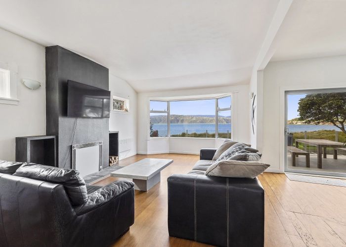  at 217 Marine Parade, Seatoun, Wellington