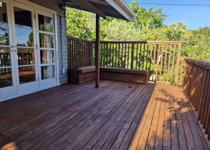  at 4 Earl Rd, Titirangi, Waitakere City, Auckland