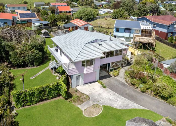  at 14 Manga-Pirau Street, Waikawa Beach, Horowhenua, Manawatu / Whanganui