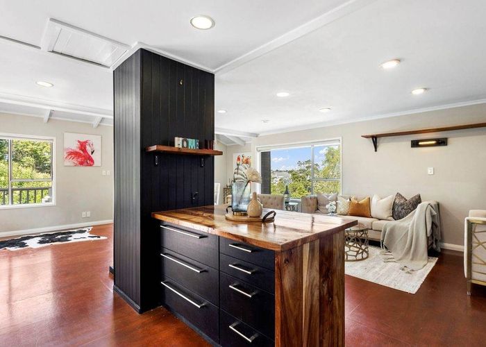  at 10 Shona Place, Henderson, Waitakere City, Auckland