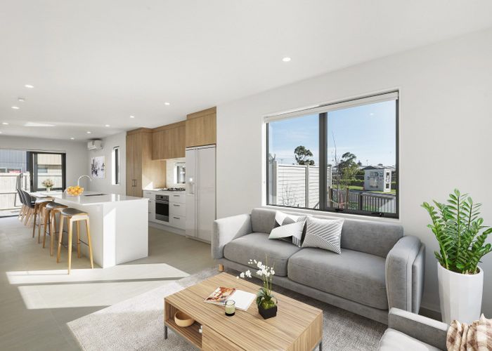  at 10 Pohorama Lane, Conifer Grove, Papakura, Auckland