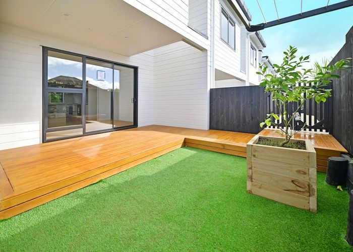  at 4/29 Tudor Road, Henderson, Waitakere City, Auckland