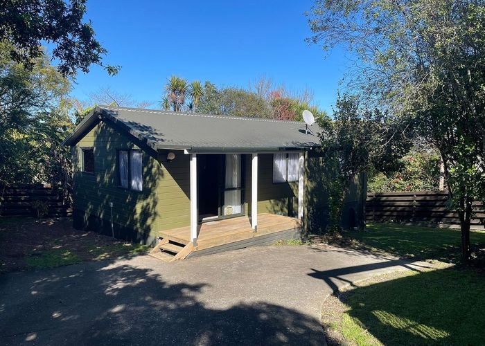  at 4A Moxham Grove, Massey, Waitakere City, Auckland