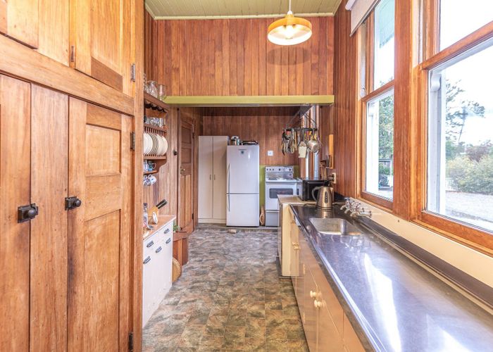  at 34 Shakespeare Road, Bastia Hill, Whanganui