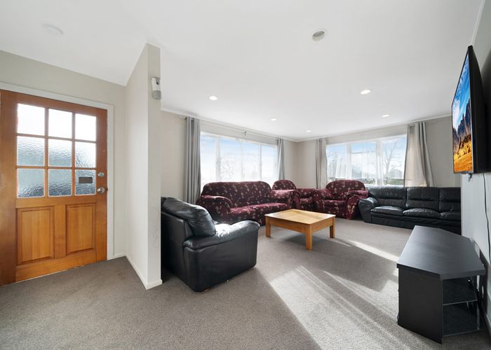  at 2/7 McLeod Road, Henderson, Auckland
