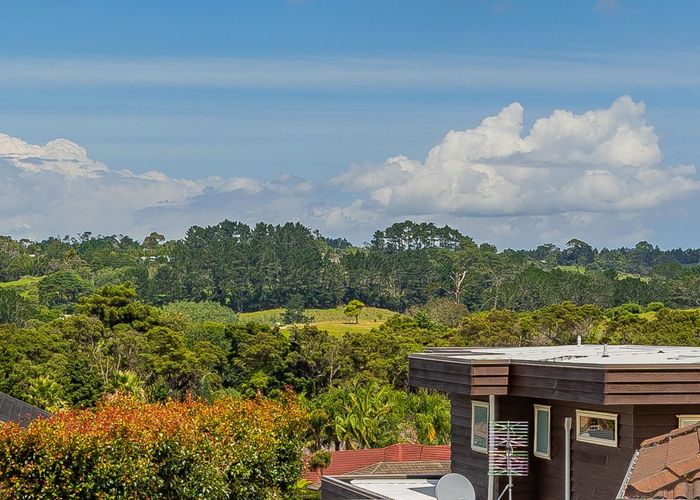  at 55 South Kensington Way, Henderson, Waitakere City, Auckland