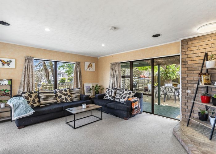 Recently sold 15 Sandgate Avenue, Botany Downs, Auckland homes.co.nz