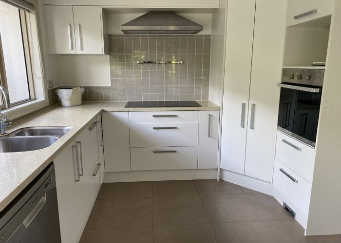  at 58  English Oak Drive, Schnapper Rock, North Shore City, Auckland