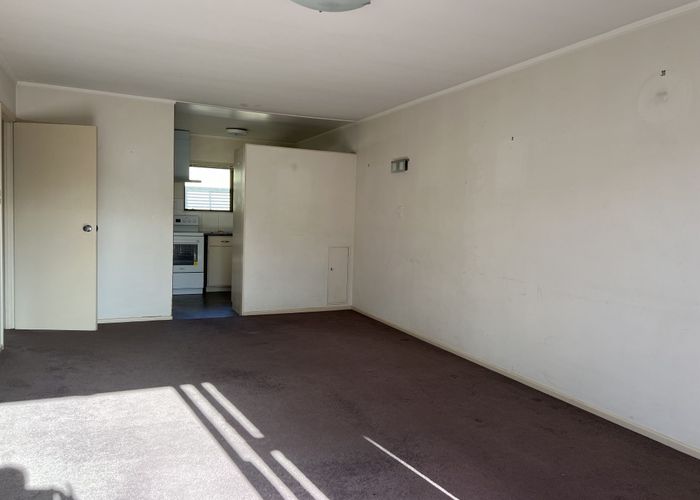  at 2/8 Rutland Road, Mount Wellington, Auckland