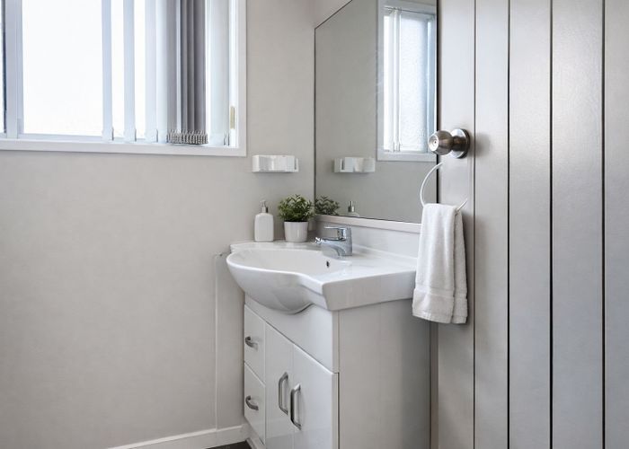  at 4/8 Maunu Road, Papatoetoe, Manukau City, Auckland