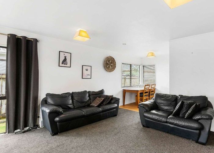  at 2/23 Marr Road, Manurewa, Auckland